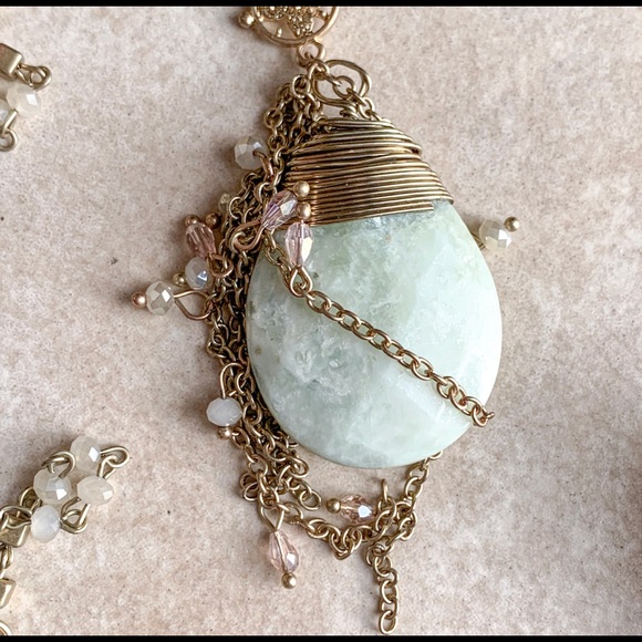 ❌SOLD❌Mint Earrings and Matching Necklace - Picture 5 of 5